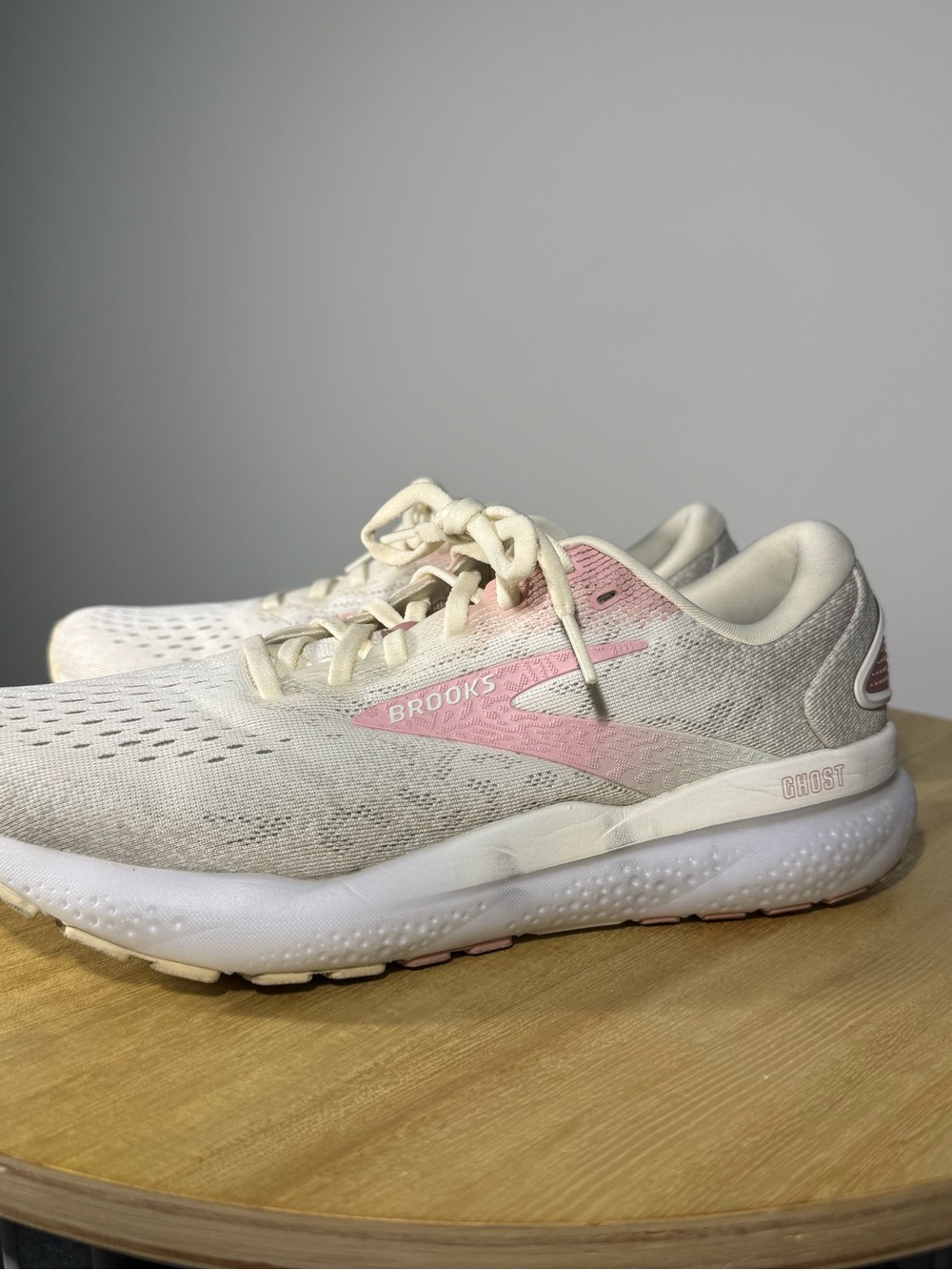 Brooks Women's Running Shoes in Cream and Light Pink
